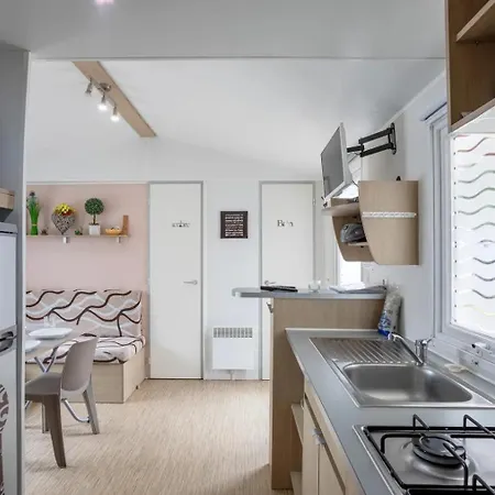 Mobile - Sleeps 4 - Parking - Family Pools *