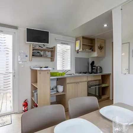 Mobile - Sleeps 4 - Parking - Family Pools Vakantiehuis Saint-Jean-de-Monts