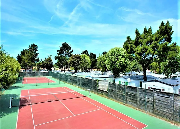 Mobile - Sleeps 4 - Parking - Family Pools