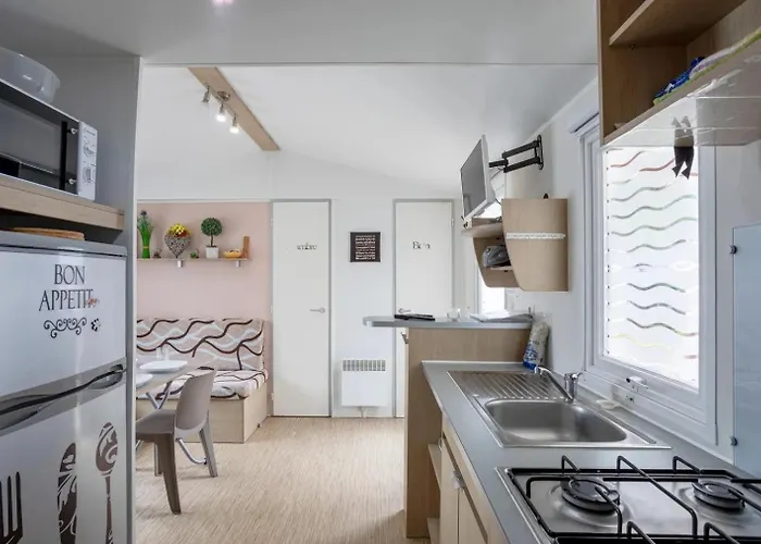 Mobile - Sleeps 4 - Parking - Family Pools *